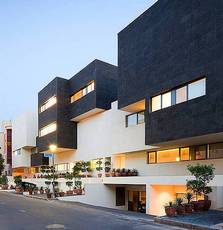 Современная архитектура: Кувейт украсили черно-белой улицей