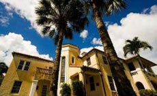 Присцилла Пресли продает дом под Лос-Анджелесом