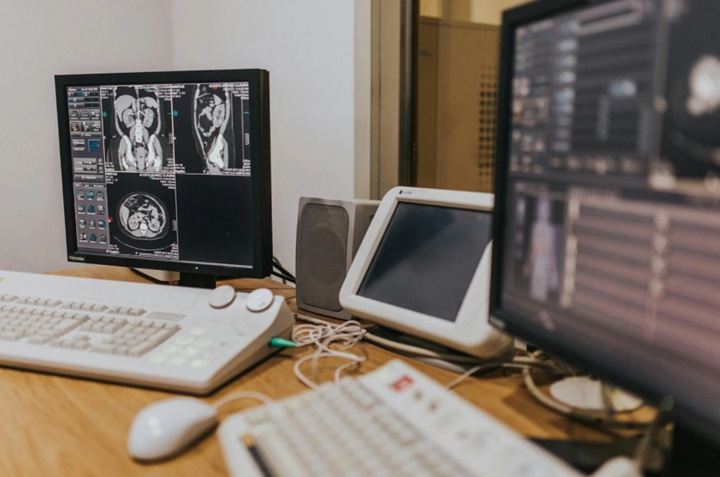 КТ наднирників в Оксфорд Медікал